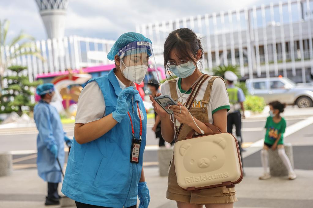 新華全媒+｜海口“服務專班”助力滯留旅客順利返程