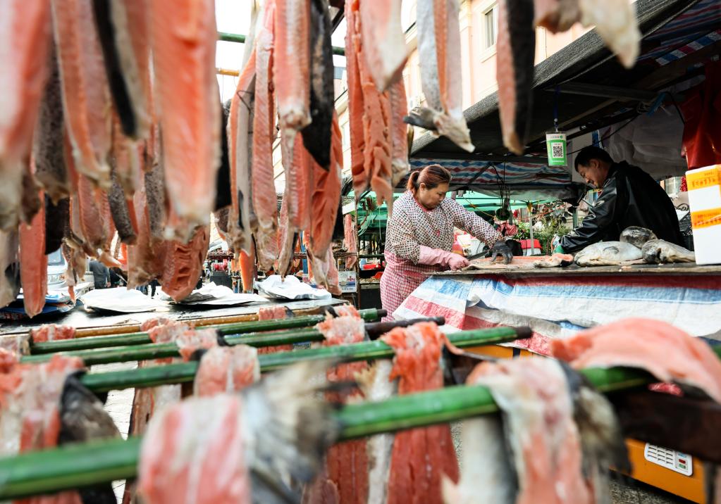 探訪中國(guó)東極魚(yú)市