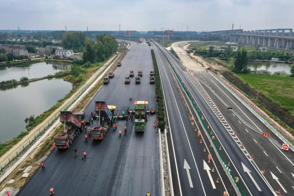 京滬高速公路沂淮淮江段擴(kuò)建工程加緊施工