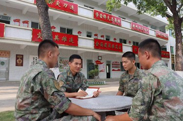 奮力實現(xiàn)建軍一百年奮斗目標(biāo) 打開強軍事業(yè)發(fā)展新局面——習(xí)近平主席出席軍隊領(lǐng)導(dǎo)干部會議時發(fā)表的重要講話在全軍部隊引起強烈反響