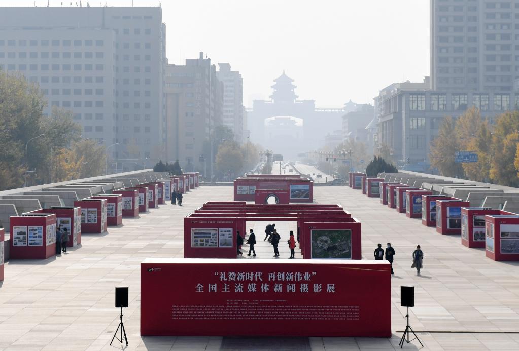 “禮贊新時(shí)代 再創(chuàng)新偉業(yè)”全國(guó)主流媒體新聞攝影展在京開幕