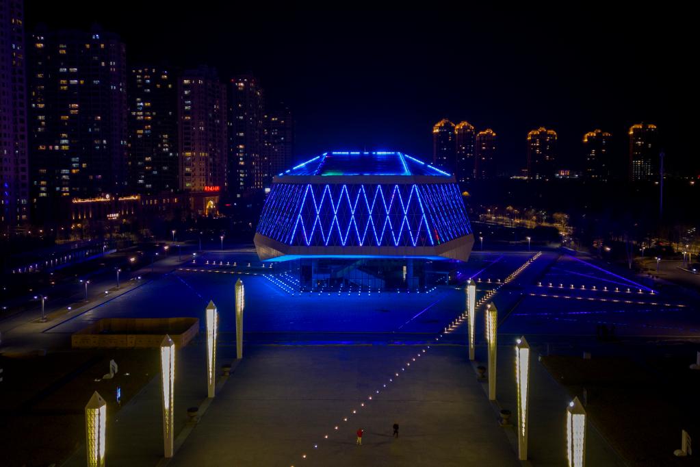 新華全媒＋丨點亮地標(biāo)建筑慶祝世界兒童日