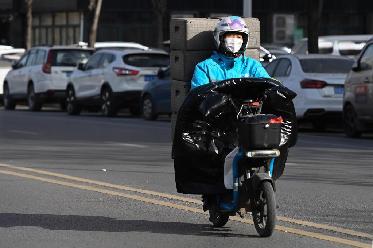 今年過年，開車回家！——“95后”騎手李文達(dá)成了年度“小目標(biāo)”