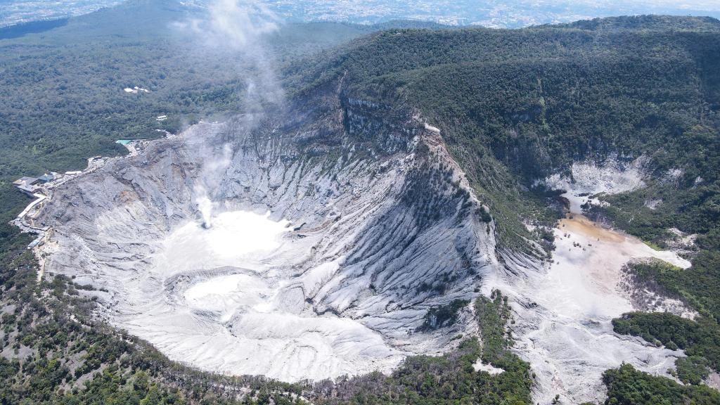 印尼萬(wàn)隆的覆舟火山