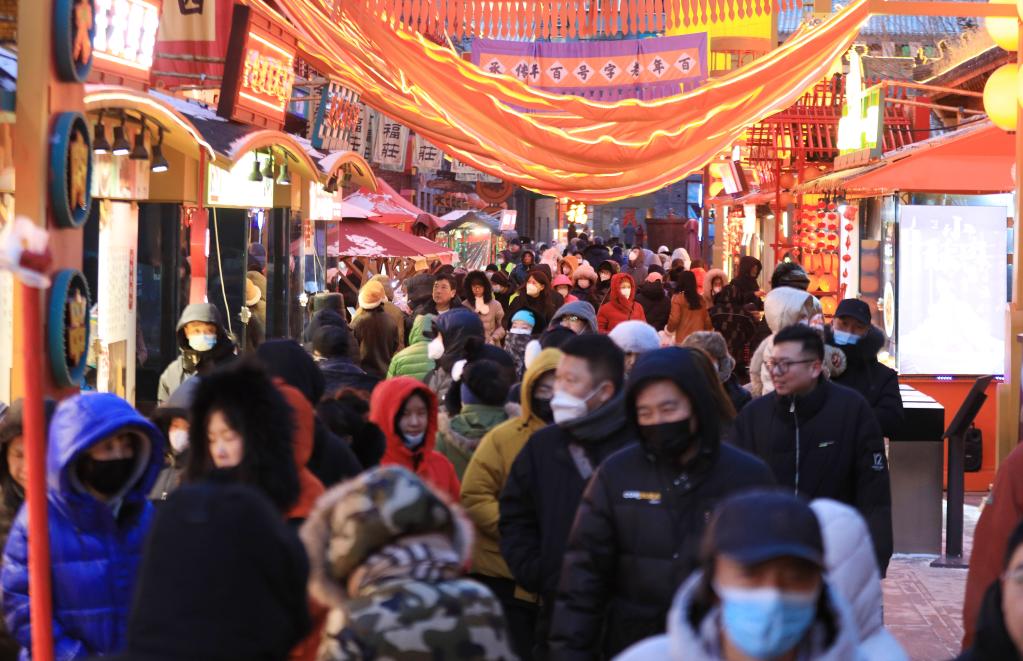 新華全媒＋丨遼寧沈陽：皇寺廟會(huì)年味濃 北市場里過大年