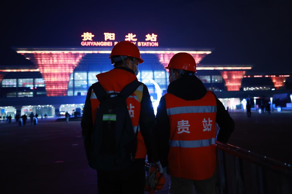 新春走基層丨春運“夜行者”