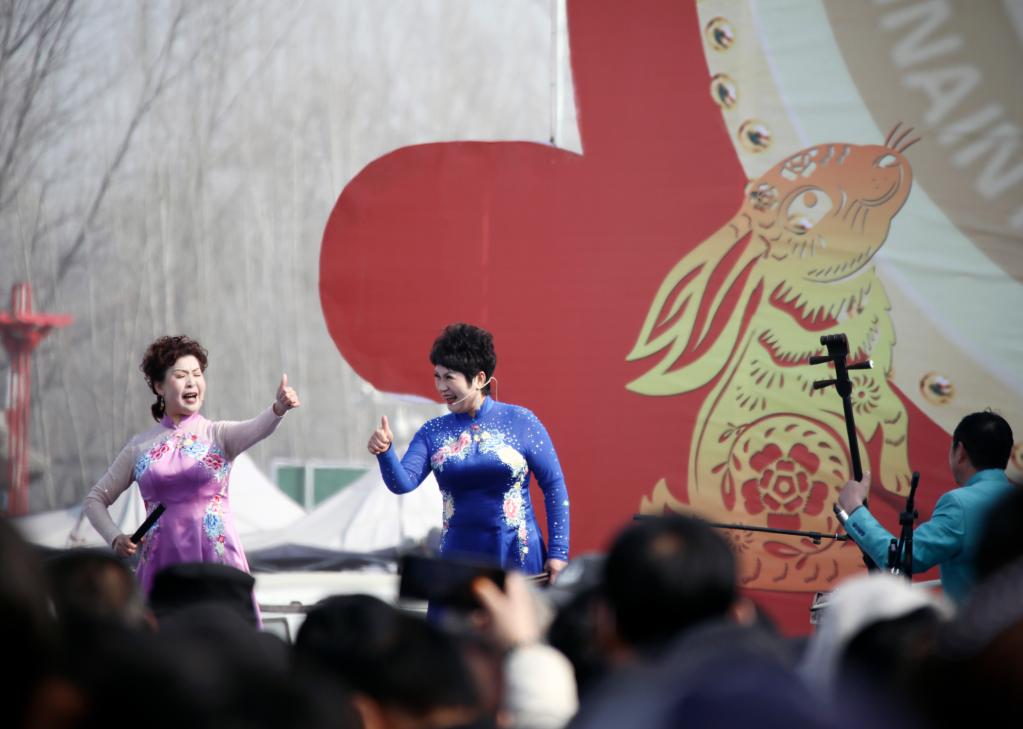 新華全媒+丨河南寶豐馬街書(shū)會(huì)再啟 700多年麥田盛宴響鑼“開(kāi)腔”