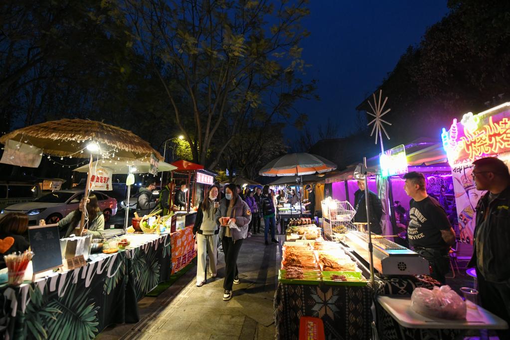 成都：“夜經濟”點亮城市活力