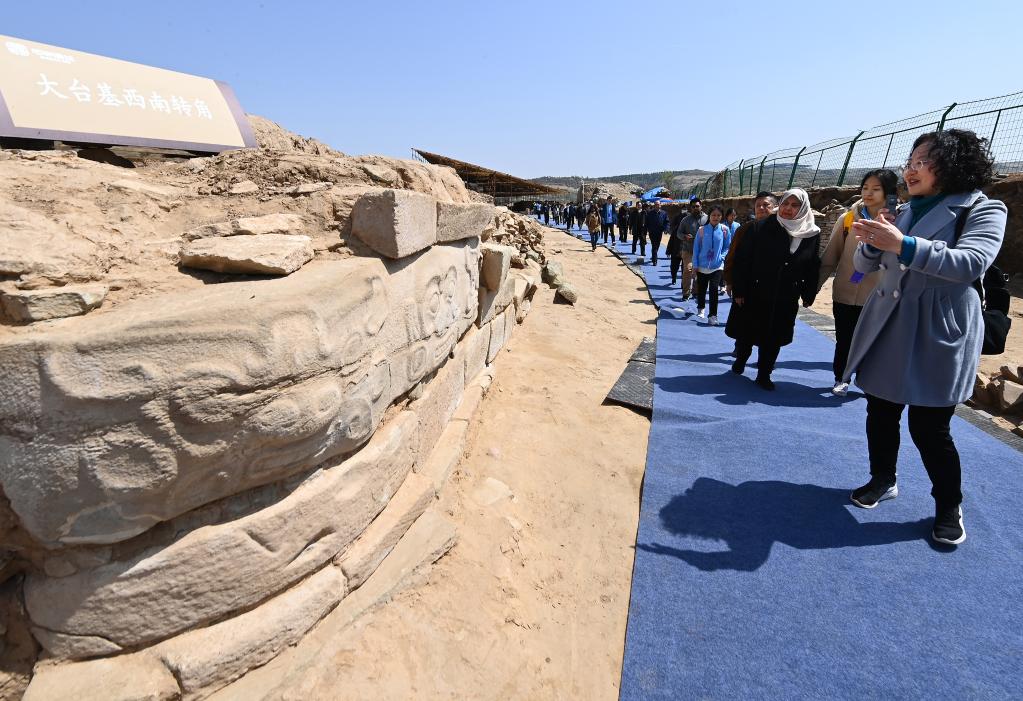 陜西石峁遺址迎來(lái)多國(guó)來(lái)賓