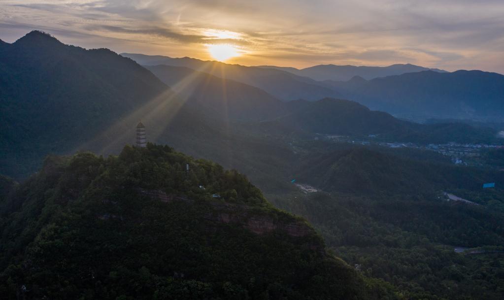 走進(jìn)天臺(tái)山