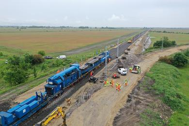 匈塞鐵路匈牙利段全面進(jìn)入鋪軌施工階段