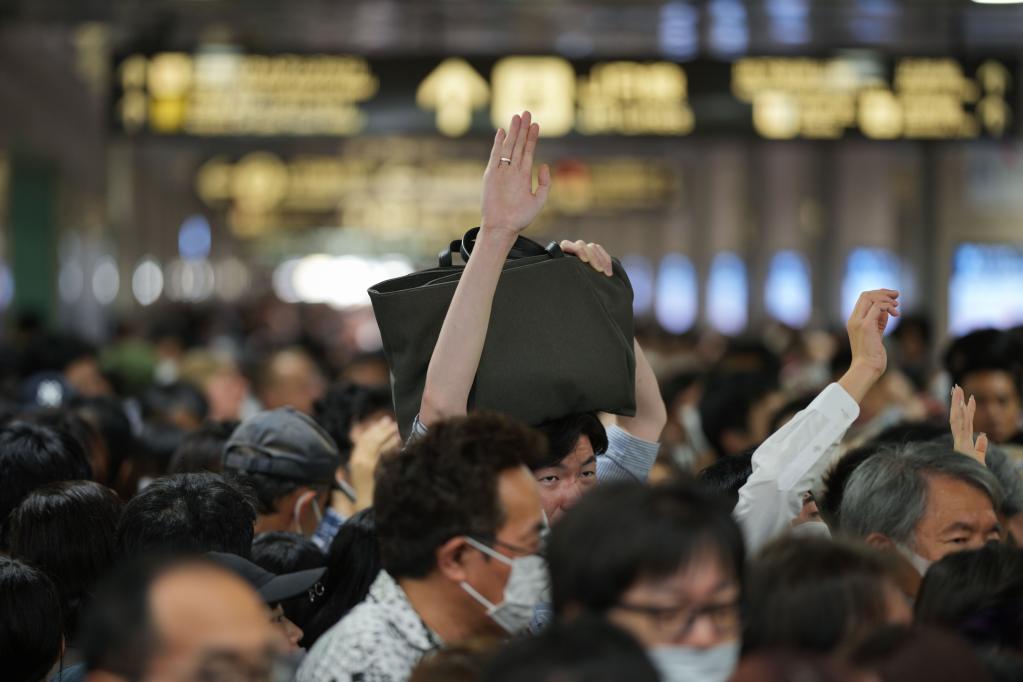 臺風(fēng)“瑪娃”與梅雨前鋒交匯 日本多地大雨