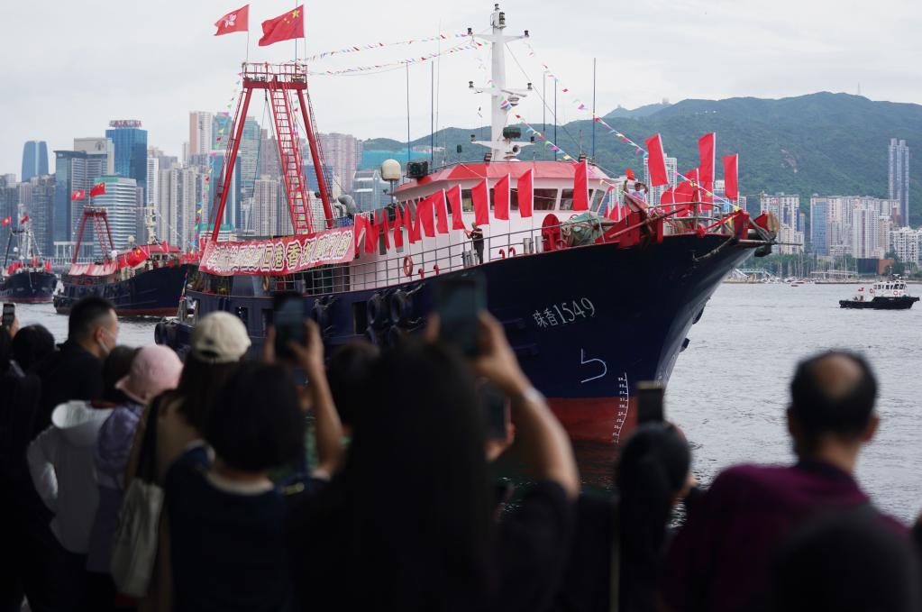 香港漁船維港巡游 慶祝回歸祖國(guó)26周年