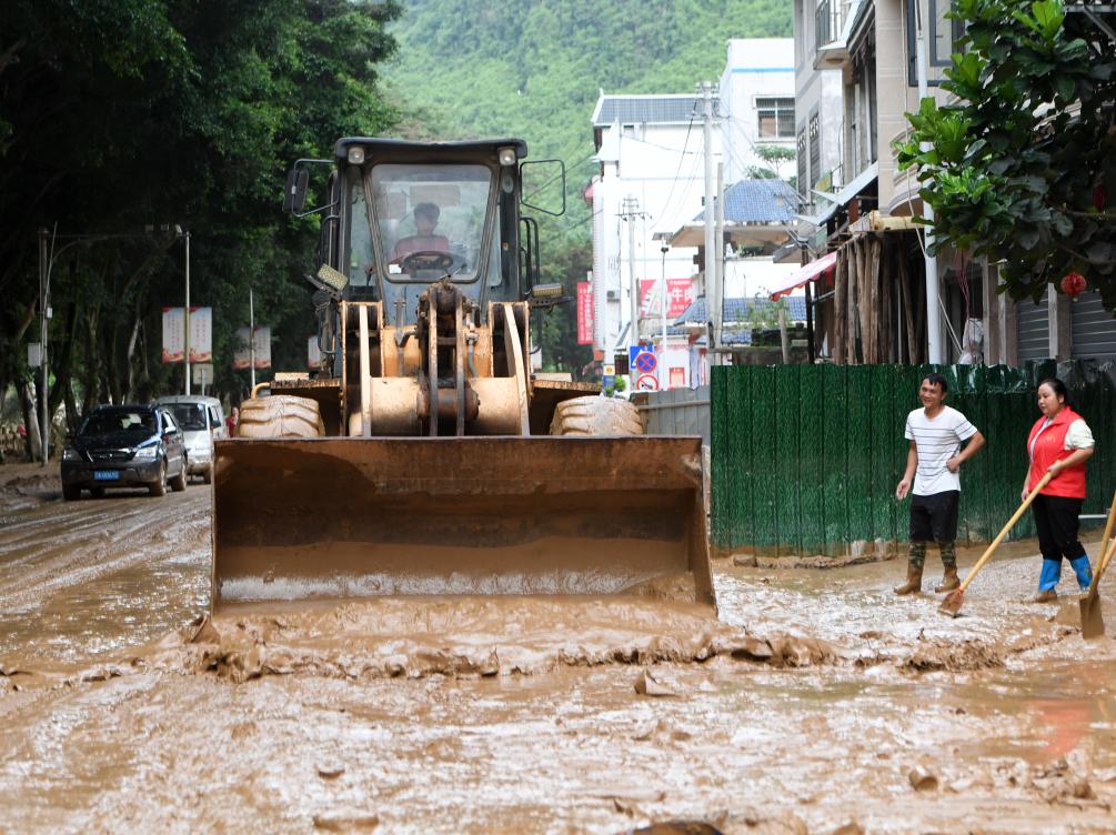 廣西凌云縣遭遇強降雨 當?shù)匕踩D移群眾6000余人