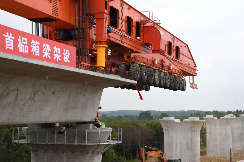 新建滬寧合高鐵全線首榀箱梁架設(shè)