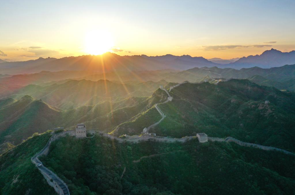 天空之眼瞰祖國(guó)——萬(wàn)里長(zhǎng)城 金山獨(dú)秀