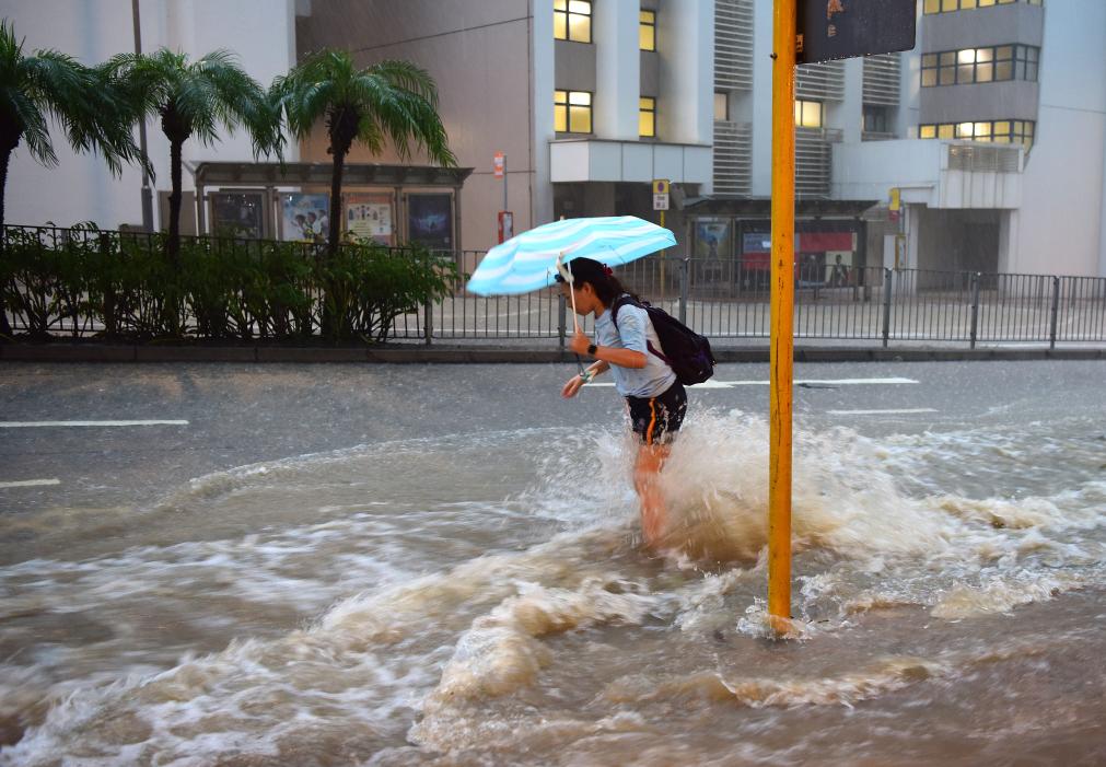 香港發(fā)出持續(xù)時(shí)間最長的黑色暴雨警告信號(hào)