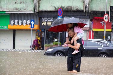 珠三角出現(xiàn)極端強(qiáng)降雨