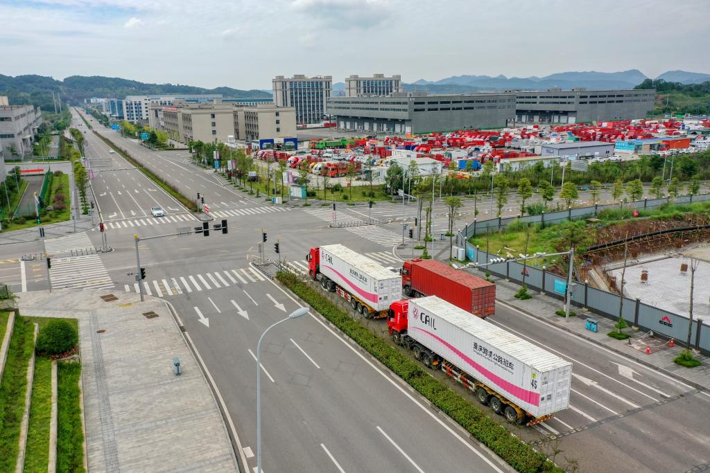 高質(zhì)量發(fā)展調(diào)研行丨西部陸海新通道跨境公路班車發(fā)運車次同比上升72%