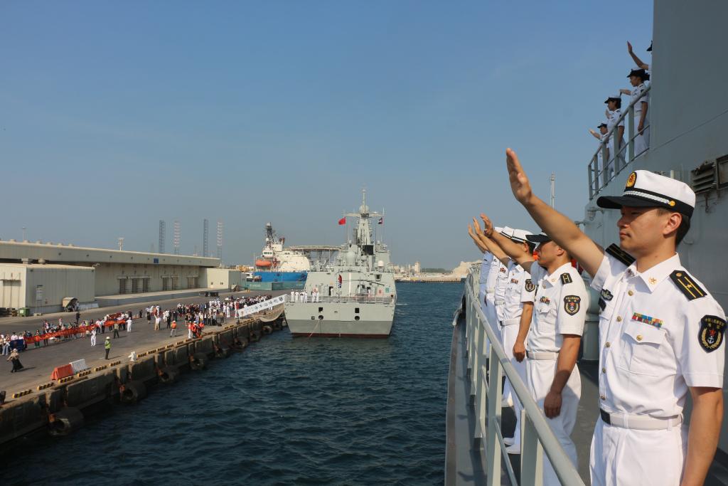 中國海軍第44批護航編隊抵達阿聯(lián)酋進行友好訪問