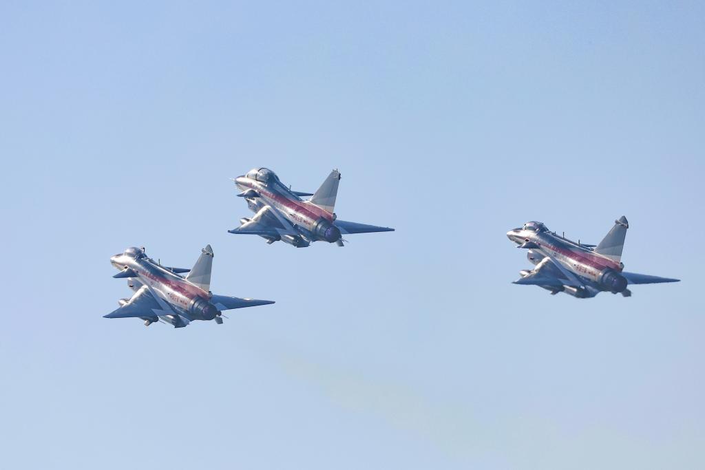 空軍八一飛行表演隊應(yīng)邀參加第十八屆迪拜航空展