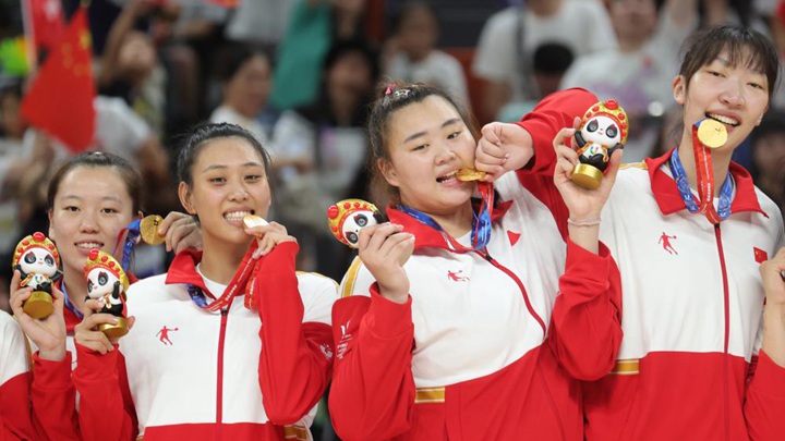 中國隊戰(zhàn)勝日本隊獲得大運會女子籃球金牌